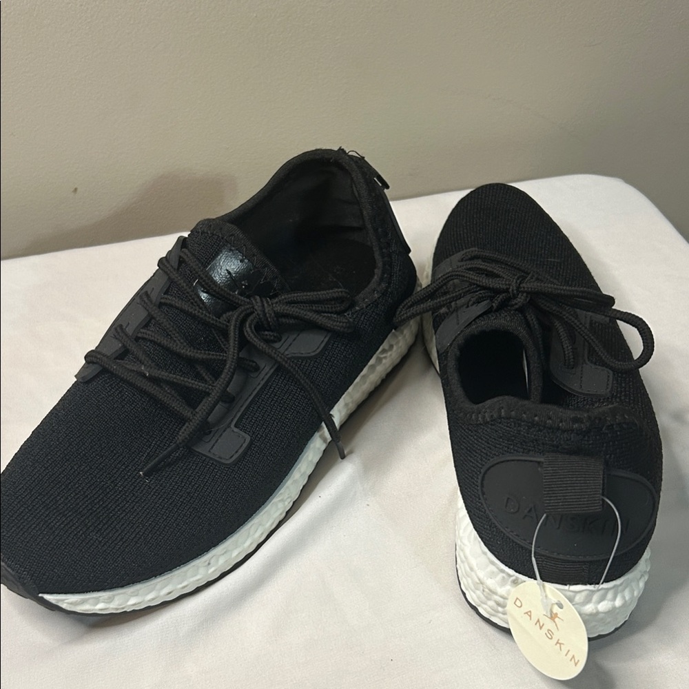Danskin Men's Black Knit Sneakers